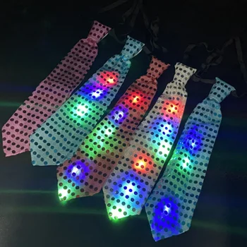 1 Darab LED Villogó, Világító csokornyakkendős Férfi Fél Fény Sequin Nyakkendő Esküvői Random Színes Neon Party